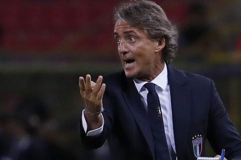 Italy coach Roberto Mancini gestures during the UEFA Nations League soccer match between Italy and Poland at Dall'Ara stadium in Bologna, Italy, Friday, Sept. 7, 2018. (AP Photo/Antonio Calanni)