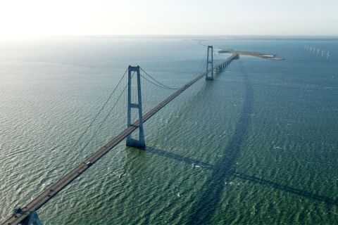 Η εντυπωσιακή γέφυρα Great Belt Fixed Link στη Δανία, συνολικού μήκους 18 χιλιομέτρων, που θα συναντήσουν οι αθλητές στο τέλος του 2ου ετάπ στον φετινό Γύρο Γαλλίας. 