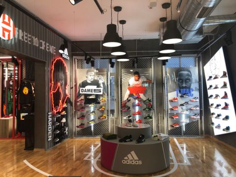 Η adidas & το Slamdunk σε προσκαλούν στο απόλυτο Streetball event στην καρδιά της Αθήνας