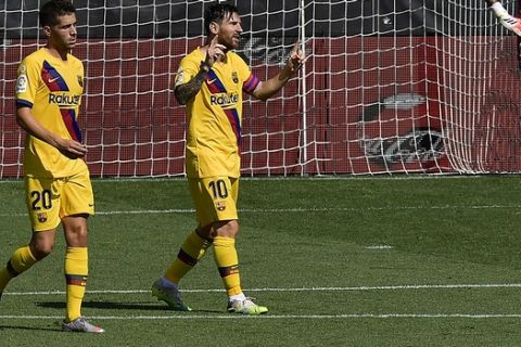 Barcelona's Lionel Messi, center, celebrates his goal against Alaves during the Spanish La Liga soccer match between Alaves and FC Barcelona, at Mendizorroza stadium, in Vitoria, northern Spain, Sunday, July 19, 2020. (AP Photo/Alvaro Barrientos)