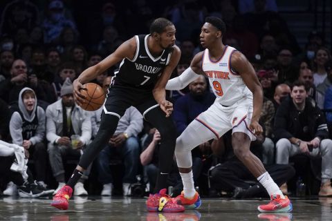 New York Knicks' RJ Barrett, right, guards Brooklyn Nets' Kevin Durant during the first half of the NBA basketball game at the Barclays Center, Sunday, Mar. 13, 2022, in New York. (AP Photo/Seth Wenig)