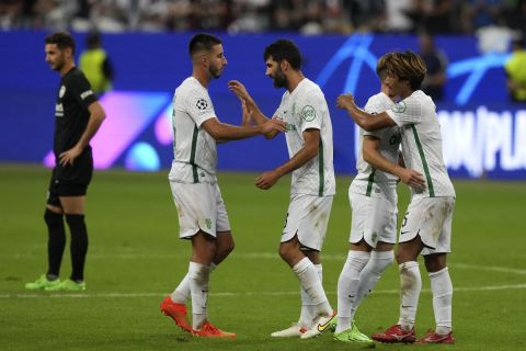 Οι παίκτες της Σπόρτινγκ πανηγυρίζουν τη νίκη τους κόντρα στην Αϊντραχτ για την πρώτη αγωνιστική των ομίλων του Champions League 2022/23