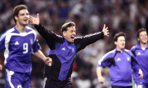 Fussball : Euro 2004 in Portugal , Halbfinale / Spiel 30 , Porto , 01.07.04
Griechenland - Tschechien ( GRE - CZE )
Otto REHHAGEL / Trainer GRE
Foto:BONGARTS/Martin Rose