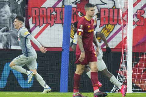 Ο Νικολάς Καπάλντο της Ζάλτσμπουργκ πανηγυρίζει γκολ που σημείωσε κόντρα στη Ρόμα για τα μπαράζ της φάσης των 16 του Europa League 2022-2023 στη "Ρεντ Μπουλ Αρένα", Ζάλτσμπουργκ | Πέμπτη 16 Φεβρουαρίου 2023