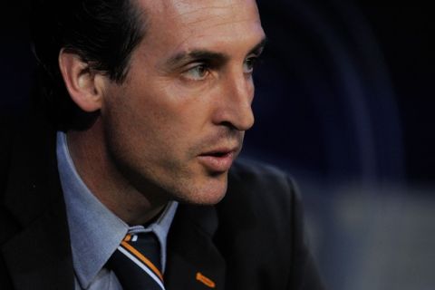 MADRID, SPAIN - APRIL 08:  Valencia CF Head coach Unai Emery looks on during during the La Liga match between Real Madrid CF and Valencia CF at Estadio Santiago Bernabeu on April 8, 2012 in Madrid, Spain.  (Photo by Denis Doyle/Getty Images)
