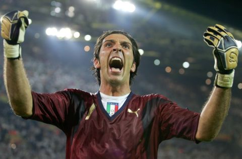 Gianluigi Buffon - ALLEMAGNE/ ITALIE - 04.07.2006 -Coupe du Monde 2006 - CM 2006 - Dortmund - largeur attitude joie cri premium