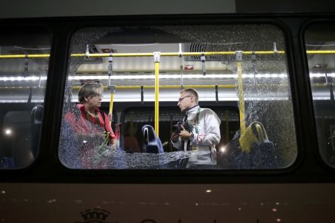 Επίθεση με πέτρες στο λεωφορείο των Ολυμπιακών Αγώνων