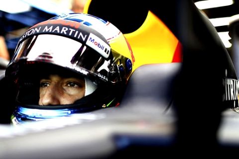 SINGAPORE - SEPTEMBER 14: Daniel Ricciardo of Australia and Red Bull Racing prepares to drive in the garage during practice for the Formula One Grand Prix of Singapore at Marina Bay Street Circuit on September 14, 2018 in Singapore.  (Photo by Mark Thompson/Getty Images) // Getty Images / Red Bull Content Pool  // AP-1WW6JFUS11W11 // Usage for editorial use only // Please go to www.redbullcontentpool.com for further information. // 
