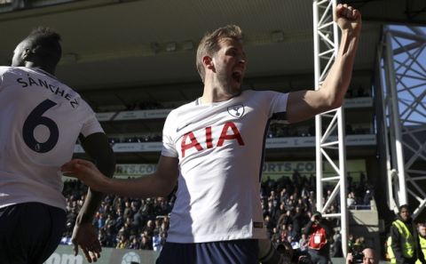 Tottenham Hotspur's Harry Kane celebrates after scoring his side's first goal during the English Premier League soccer match between Crystal Palace and Tottenham Hotspur at Selhurst Park, London, Sunday, Feb. 25, 2018. (Steven Paston/PA via AP)