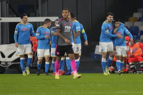 Οι παίκτες της Νάπολι πανηγυρίζουν γκολ που σημείωσαν κόντρα στη Λέστερ για τη φάση των ομίλων του Europa League 2021-2022 στο "Ντιέγκο Αρμάντο Μαραντόνα", Νάπολη | Πέμπτη 9 Δεκεμβρίου 2021