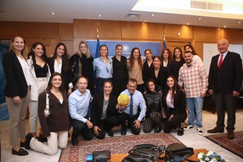 Η Εθνική Πόλο Γυναικών επισκέφτηκε τον Αναπληρωτή Υπουργό Αθλητισμού, Γιάννη Βρούτση