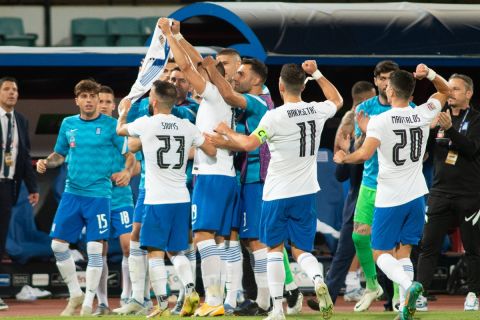 Οι παίκτες της Εθνικής αφιέρωσαν το γκολ του Γιακουμάκη κόντρα στο Κόσοβο στον τραυματία Λημνιό | 12 Ιουνίου 2022