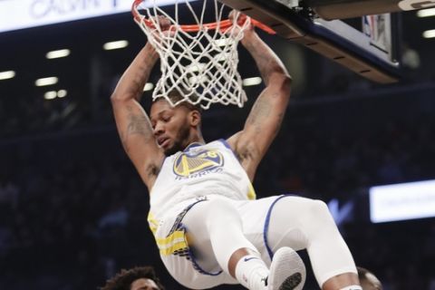 Golden State Warriors' Alfonzo McKinnie (28) dunks the ball in front of Brooklyn Nets' Ed Davis (17) during the first half of an NBA basketball game Sunday, Oct. 28, 2018, in New York. (AP Photo/Frank Franklin II)