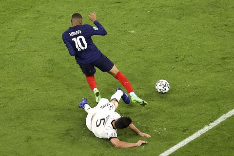 Euro 2020, Γαλλία - Γερμανία: Το απίστευτο σπριντ του Εμπαπέ και το φοβερό τάκλιν του Χούμελς