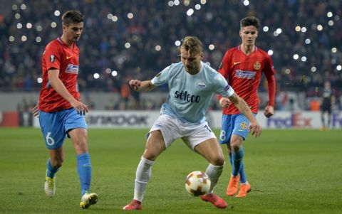 Lazio's Ciro Immobile, center, challenges for the ball with Steaua's Dragos Nedelcu, left, and Dennis Man, right, during a round of 32, first leg, Europa League soccer match between Steaua Bucharest and Lazio on the National Arena, in Bucharest, Romania, Thursday, Feb. 15, 2018.(AP Photo/Raed Krisan)
