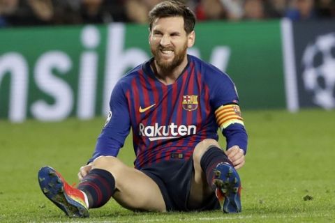 Barcelona forward Lionel Messi reacts after falling down on the pitch during the Champions League group B soccer match between FC Barcelona and Tottenham Hotspur at the Camp Nou stadium in Barcelona, Spain, Tuesday, Dec. 11, 2018. (AP Photo/Emilio Morenatti)
