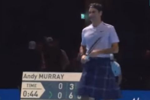 Το έκανε και αυτό: Ο Φέντερερ παίζει τένις με κιλτ