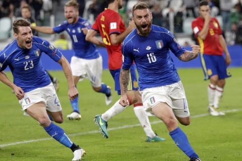 Italys Daniele De Rossi, right, celebrates with teammate Andrea Belotti after scoring during a World Cup Group G qualifying soccer match between Italy and Spain, at the Juventus Stadium in Turin, Italy, Thursday, Oct. 6, 2016. (AP Photo/Antonio Calanni)