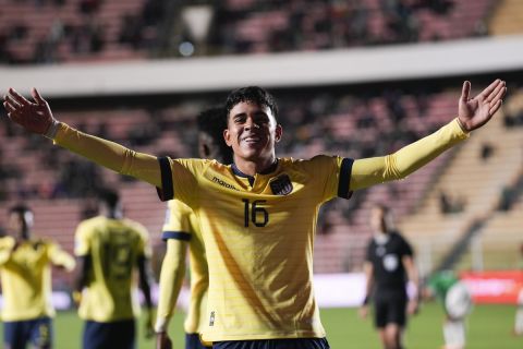 Ecuador's Kendry Paez celebrates after scoring the opening goal against Bolivia during a qualifying soccer match for the FIFA World Cup 2026 at Hernando Siles stadium in La Paz, Bolivia, Thursday, Oct. 12, 2023.(AP Photo/Juan Karita)