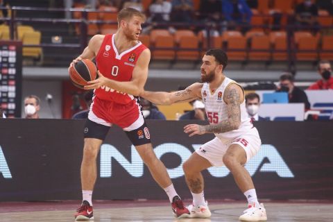 Προγνωστικά EuroLeague: Κρατάει στο Under τον Τζέιμς ο Ολυμπιακός