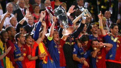 ROME - MAY 27:  Carles Puyol of Barcelona lifts the trophy as he and his team mates celebrates winning the UEFA Champions League Final match between Barcelona and Manchester United at the Stadio Olimpico on May 27, 2009 in Rome, Italy. Barcelona won 2-0.  (Photo by Laurence Griffiths/Getty Images)