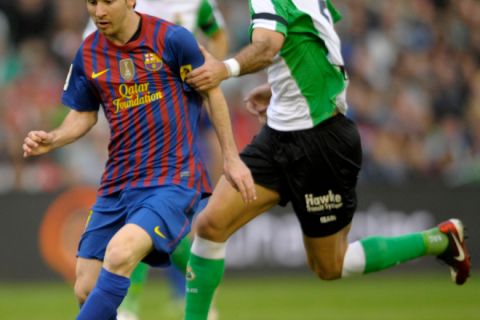 Barcelona's Argentinian forward Lionel Messi (L) vies with Racing Santander's midfielder Gonzalo Colsa (R) during the Spanish league football match Racing vs Barcelona, on March 11, 2012, at El Sardinero Stadium in Santander. AFP PHOTO/ MIGUEL RIOPA (Photo credit should read MIGUEL RIOPA/AFP/Getty Images)