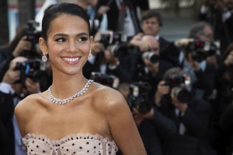 Bruna Marquezine poses for photographers upon arrival at the premiere of the film 'Sink or Swim' at the 71st international film festival, Cannes, southern France, Sunday, May 13, 2018. (Photo by Vianney Le Caer/Invision/AP)