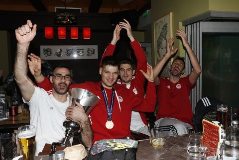 Ολυμπιακός: Το γλέντι για την κατάκτηση του Challenge Cup με show Ιντάλγκο και πούρο από τον Τζουλιάνι