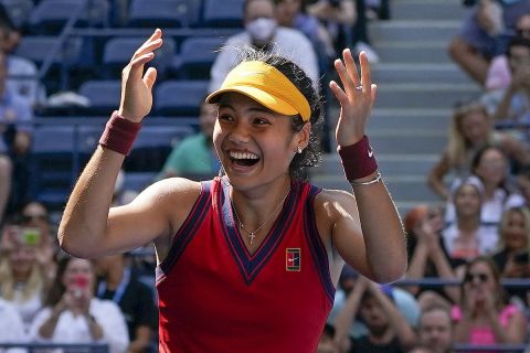 Η Έμα Ραντουκάνου πανηγυρίζει την πρόκρισή της στα ημιτελικά του US Open