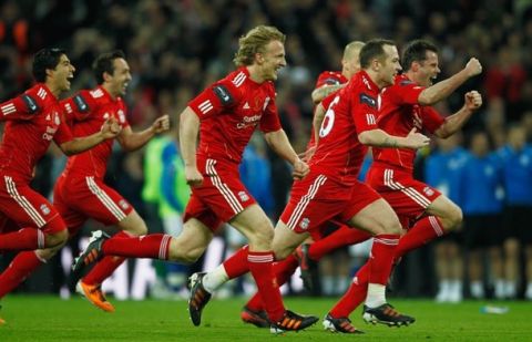 LONDON, ENGLAND - FEBRUARY 26:  Liverpool players celebrate their penalty shoot out victory after the Carling Cup Final match between Liverpool and Cardiff City at Wembley Stadium on February 26, 2012 in London, England. Liverpool won 3-2 on penalties.  (Photo by Paul Gilham/Getty Images)