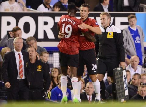 LIVERPOOL, ENGLAND - AUGUST 20:  Robin van Persie of Manchester United comes on as a substitute  for team mate Danny Welbeck to make his debut during the Barclays Premier League match between Everton and Manchester United at Goodison Park on August 20, 2012 in Liverpool, England.  (Photo by Michael Regan/Getty Images)