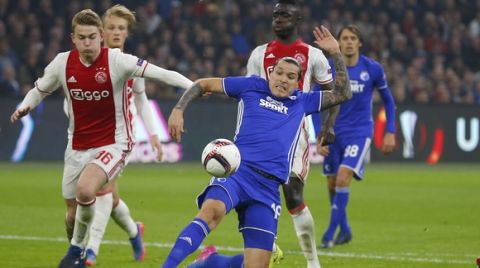 Kobenhavn's Federico Santander fails to score as Ajax's Matthijs de Ligt, left, tries to stop him during Europa League round of 16, second leg, soccer match between Ajax and Kobenhavn at the Amsterdam ArenA stadium in Amsterdam, Netherlands, Thursday, March 16, 2017. (AP Photo/Peter Dejong)