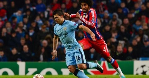 Manchester City's Argentinian striker Sergio Aguero (L) takes on Bayern Munich's Brazilian defender Dante (R) during the UEFA Champions League Group E football match between Manchester City and Bayern Munich at the Etihad Stadium in Manchester, northwest England, on November 25, 2014. AFP PHOTO / PAUL ELLIS        (Photo credit should read PAUL ELLIS/AFP/Getty Images)