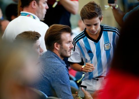 RIO DE JANEIRO, BRAZIL - JULY 13: Former England international David Beckham and sons Brooklyn Beckham (L) and Romeo Beckham (R) prior to the 2014 FIFA World Cup Brazil Final match between Germany and Argentina at Maracana on July 13, 2014 in Rio de Janeiro, Brazil.  (Photo by Jamie Squire/Getty Images)