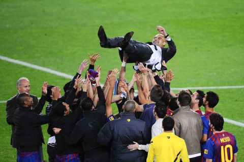 BARCELONA, SPAIN - MAY 05: FC Barcelona players throw Josep Guardiola their head coach into the air at the end of the La Liga match between FC Barcelona and RCD Espanyol at Camp Nou on May 5, 2012 in Barcelona, Spain. This is Guardiola's last match. (Photo by David Ramos/Getty Images)
