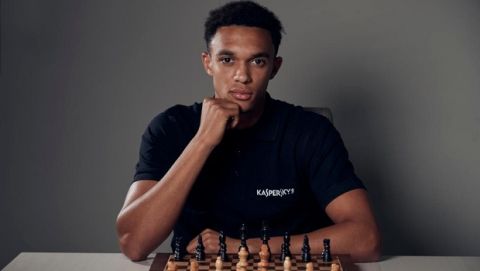 Ο παίκτης της Λίβερπουλ που έχει δασκάλους δυο παιδιά - θαύματα στο σκάκι