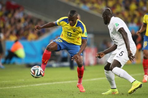 RIO DE JANEIRO, BRAZIL - JUNE 25:  Enner Valencia of Ecuador under pressure of Mamadou Sakho of France during the 2014 FIFA World Cup Brazil Group E match between Ecuador and France at Maracana on June 25, 2014 in Rio de Janeiro, Brazil. (Photo by  Jean Catuffe/Getty Images)