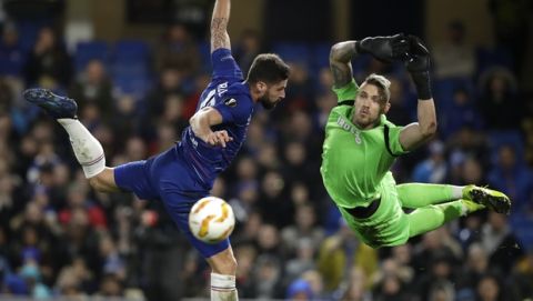Chelsea's Oliver Giroud, left, and PAOK's goalkeeper Alexandros Paschalakis compete for the ball during the Europa League Group L soccer match between Chelsea and PAOK at Stamford Bridge stadium, in London, Thursday, Nov. 29, 2018. (AP Photo/Matt Dunham)
