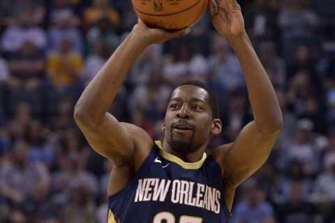 New Orleans Pelicans guard Jordan Crawford (27) plays in the first half of an NBA basketball game against the Memphis Grizzlies Wednesday, Oct. 18, 2017, in Memphis, Tenn. (AP Photo/Brandon Dill)