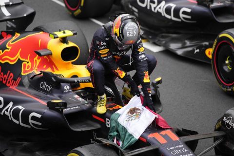 Ο Σέρτζιο Πέρεζ πανηγυρίζει τη νίκη του στο GP του Μονακό | 29 Μαΐου