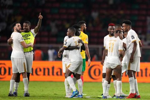 Οι παίκτες του Πράσινου Ακρωτηρίου έπειτα από την αναμέτρηση με το Καμερούν για τη φάση των ομίλων του Κυπέλλου Εθνών Αφρικής 2021 στο "Ολέμπε", Γιαουντέ | Δευτέρα 17 Ιανουαρίου 2022