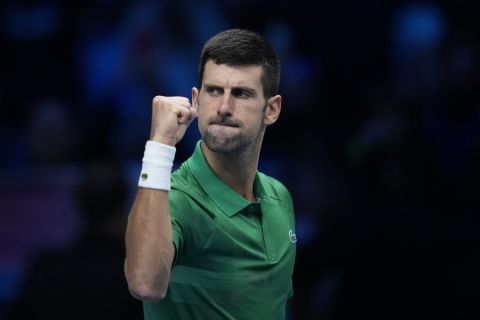 ATP Finals: Ο Τζόκοβιτς νίκησε 2-1 σετ τον Μεντβέντεφ και έκλεισε αήττητος τον όμιλο