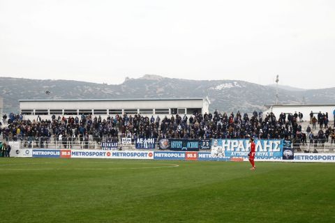 Οι φίλαθλοι του Ηρακλή στην αναμέτρηση με τον Μακεδονικό για τη Super League 2 2022-2023 στο γήπεδο της Νέας Ευκαρπίας | Σάββατο 3 Δεκεμβρίου 2022