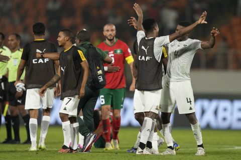Οι παίκτες της Νότιας Αφρικής πανηγυρίζουν την πρόκριση από τη φάση των 16 του Κυπέλλου Εθνών Αφρικής 2023 εις βάρος του Μαρόκου στο "Λορέν Ποκού", Σαν Πέντρο | Τρίτη 30 Ιανουαρίου 2024