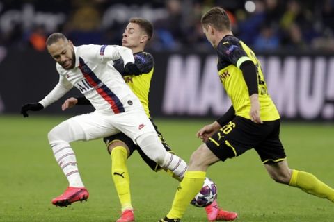PSG's Neymar, front left, duels for the ball with Dortmund's Thorgan Hazard, center, and Dortmund's Lukasz Piszczek during the Champions League round of 16 first leg soccer match between Borussia Dortmund and Paris Saint Germain in Dortmund, Germany, Tuesday, Feb. 18, 2020. (AP Photo/Michael Probst)