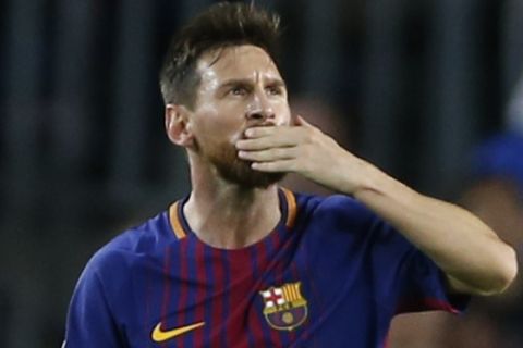 Barcelona's Lionel Messi blows a kiss after scoring 3-0 during a Champions League group D soccer match between FC Barcelona and Juventus at the Camp Nou stadium in Barcelona, Spain, Tuesday, Sept. 12, 2017. (AP Photo/Francisco Seco)