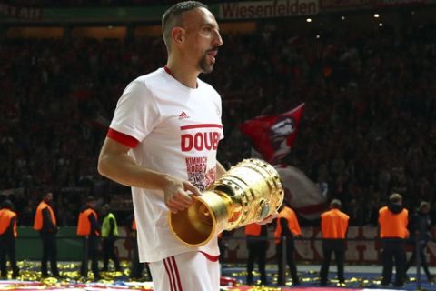 Bayern's Franck Ribery carries the trophy after winning the German soccer cup, DFB Pokal, final match between RB Leipzig and Bayern Munich at the Olympic stadium in Berlin, Germany, Saturday, May 25, 2019. (AP Photo/Matthias Schrader)