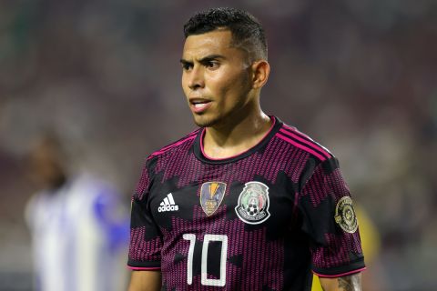 July 24, 2021, Glendale, AZ, USA: GLENDALE, AZ - JULY 24: Mexico midfielder Orbelin Pineda (10) looks on in action during the CONCACAF Gold Cup quarterfinals match between Mexico and Honduras on July 24, 2021 at State Farm Stadium in Glendale, AZ. (Credit Image: © Robin Alam/Icon SMI via ZUMA Press)