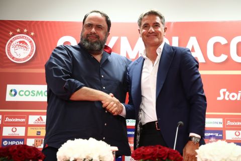 Ο Βαγγέλης Μαρινάκης με τον Μίτσελ στην επίσημη παρουσίαση του Ισπανού 