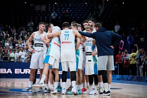 EuroBasket 2022: Βοσνιακό site ισχυρίζεται ότι ο Ντόντσιτς και οι συμπαίκτες του έπιναν μέχρι το πρωί πριν από τον προημιτελικό